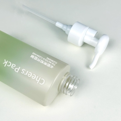 Nuovo design contenitori cosmetici 150ml/500ml Imballaggio per la cura della pelle Bottiglia PET bianca con pompa di lozione