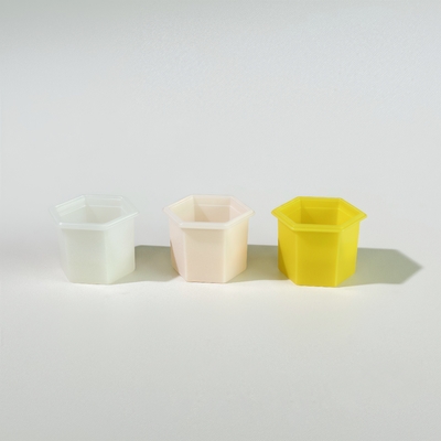 1.3ml Coppa di plastica PP esagonale con coperchio in foglio di alluminio per cosmetici