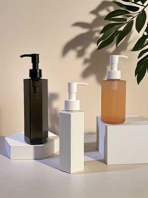 Flacone in plastica PET a corpo dritto esagonale con chiusura a pompa a pressione per lozione cosmetica o shampoo in capacità da 120 ml, 150 ml, 200 ml