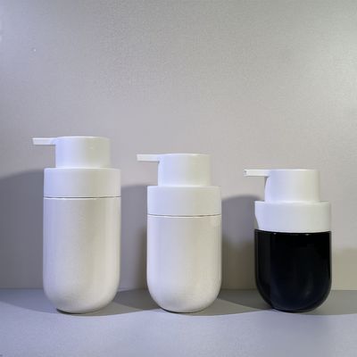 Flacone cosmetico in PET di forma rotonda e grassa con pompa a pressione e serigrafia a colori personalizzati per l'imballaggio di bellezza