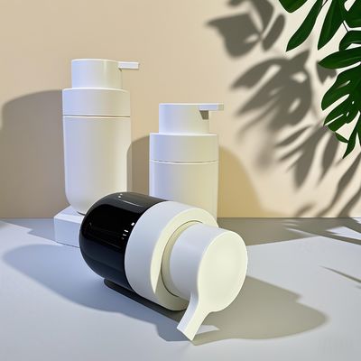 Flacone cosmetico in PET di forma rotonda e grassa con pompa a pressione e serigrafia a colori personalizzati per l'imballaggio di bellezza